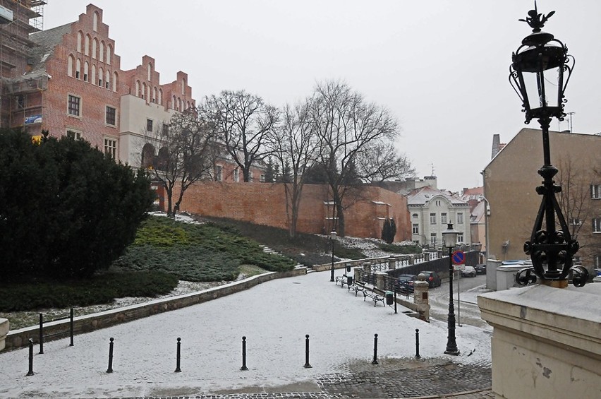 Zima w Poznaniu. Śnieg sypie od rana [ZDJĘCIA, WIDEO]