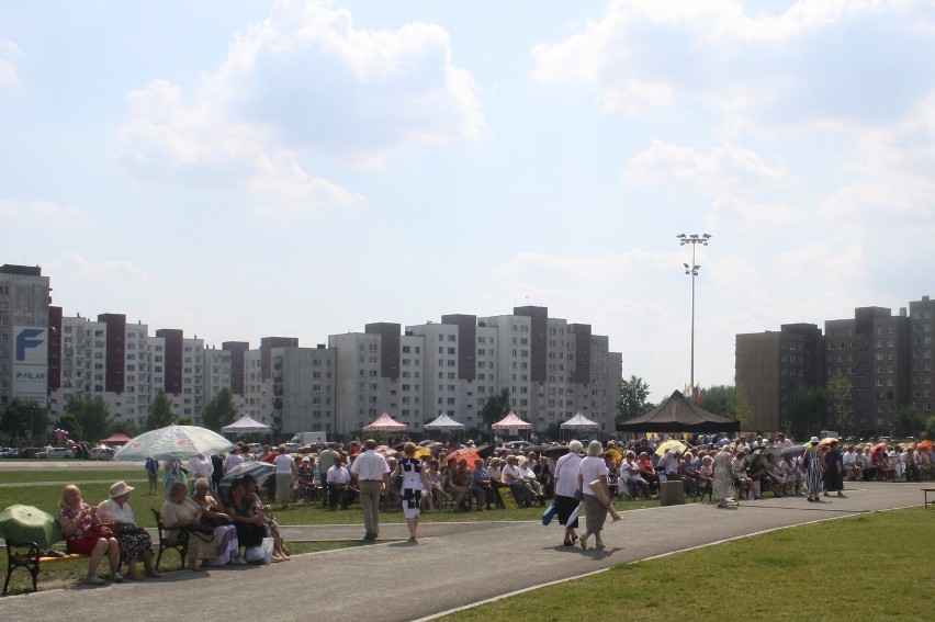 Sosnowiec: na placu Papieskim wierni świętują 13. rocznicę pobytu papieża w Zagłębiu (ZDJĘCIA)