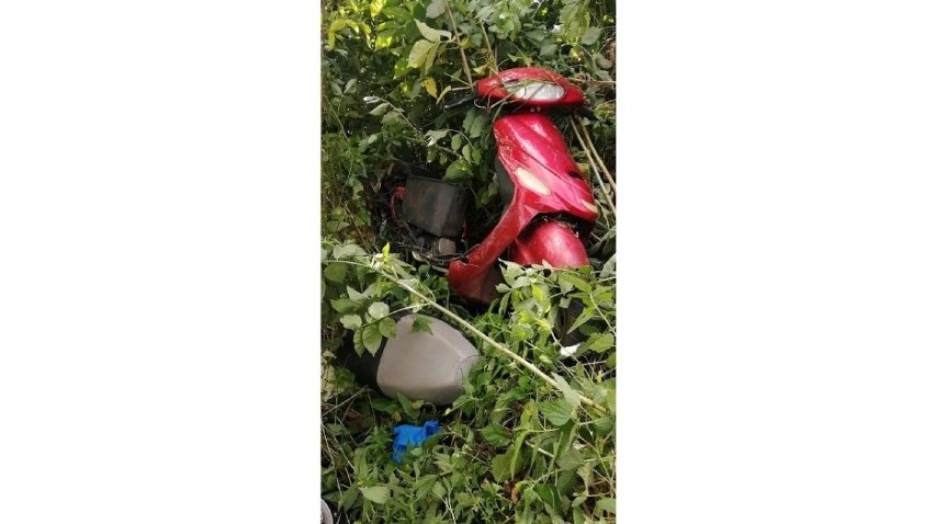 Wypadek w Różanach w gminie Gronowo Elbląskie. Motorowerem uderzył w samochód ciężarowy. Stan kierowcy skutera bardzo ciężki
