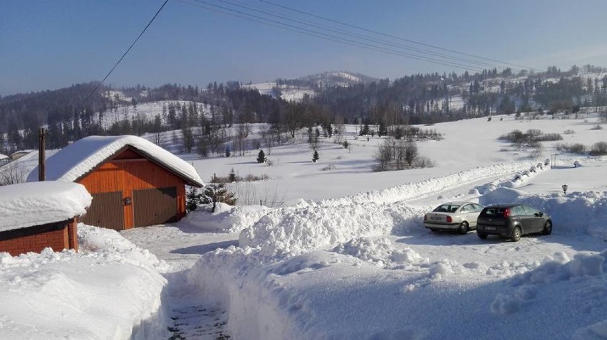 Zima w Beskidach nie odpuszcza i jest piękna, Zwardoń zasypany śniegiem (ZDJĘCIA)