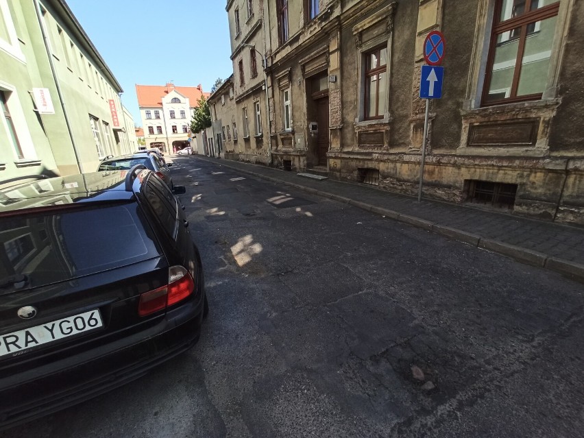Ulica Głowackiego w Rawiczu przed remontem
