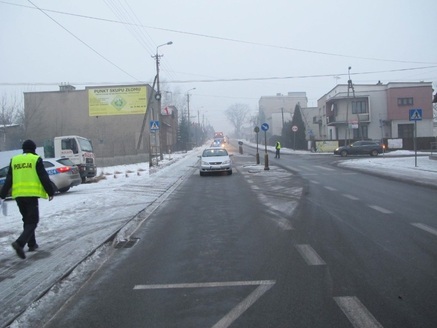 Wypadek w Chełmku. Piesza potrącona na pasach