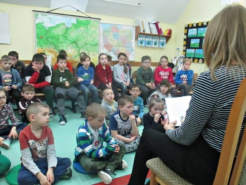Międzynarodowy Dzień Książki w Szkole Podstawowej w Kopnicy [ZDJĘCIA]