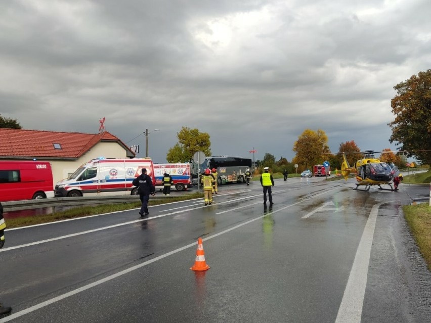Wypadek na DK 91 w Koziegłowach. Młody kierowca oskarżony o spowodowanie wypadku, w którym prawie zginął jego brat