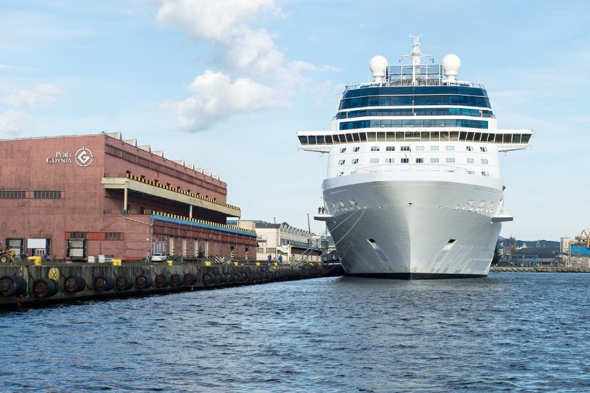 Gdynia gości dziś Celebrity Eclipse. Wycieczkowiec wpłynął do portu [ZDJĘCIA]