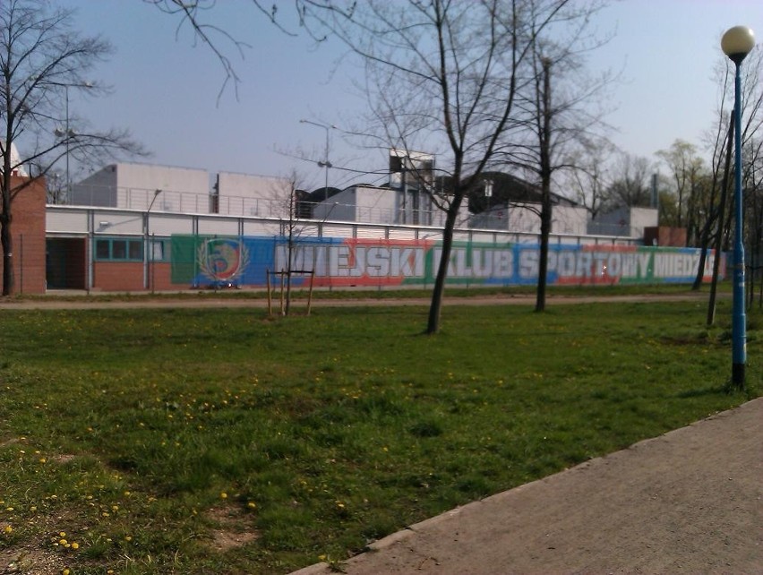 Olbrzymi baner na stadionie Miedzi