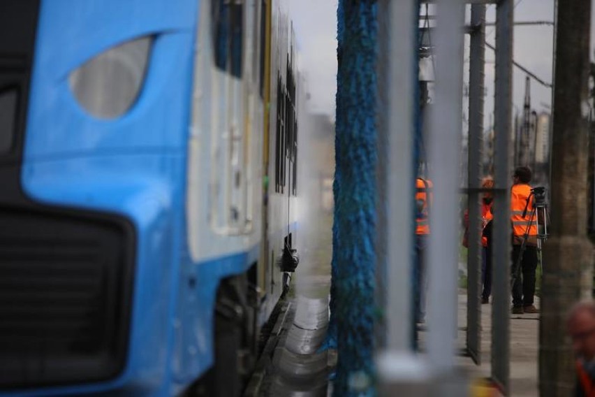 Śmierć w pociągu relacji Lubliniec-Częstochowa. Na miejscu działali ratownicy, policja i prokurator