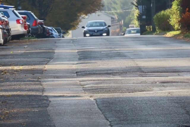 Ulica Ogrodowa nie wygląda dobrze, jeździ się tędy kiepsko, ale wkrótce ma się to zmienić

Zobacz kolejne zdjęcia/plansze. Przesuwaj zdjęcia w prawo - naciśnij strzałkę lub przycisk NASTĘPNE