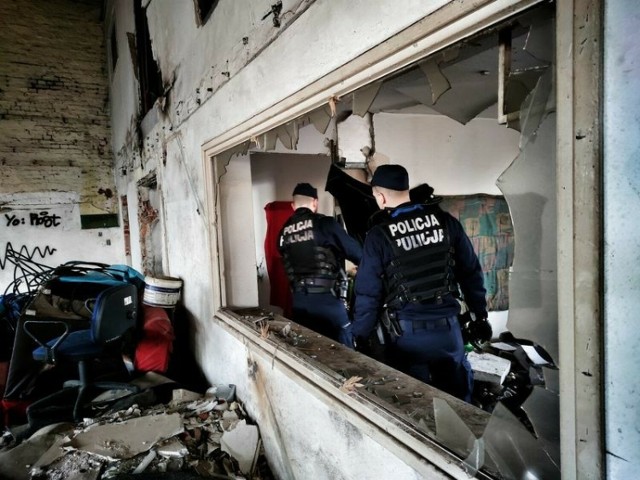 - Nie bądź obojętny wobec osób narażonych na wychłodzenie, sprawdź, czy ktoś nie potrzebuje pomocy - apelują policjanci z Gdańska