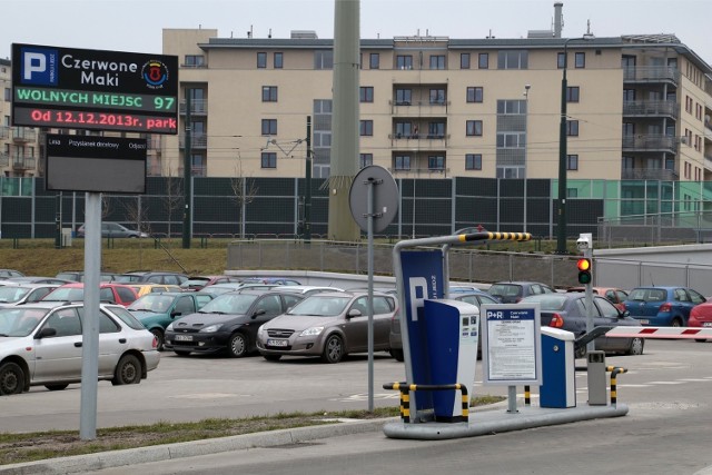 Parking przy pętli Czerwone Maki.