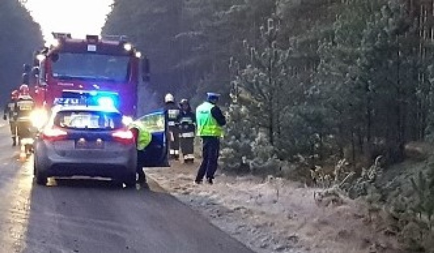 Trasa Radawnica - Lędyczek. Dachowanie auta osobowego 