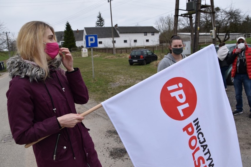 Po aferze z Waldemarem B. zorganizowano protest przed parafią w Rekownicy [ZDJĘCIA]