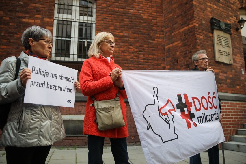 Kraków. Protest w sprawie odwołanego zastępcy komendanta