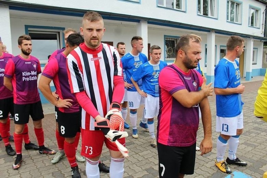 Regionalny Puchar Polski. Łukasz Wiśniewski z Astry Ustronie Morskie. Dumnie reprezentował piłkarską Polskę na obczyźnie