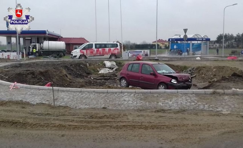 Kajetanówka: jechał drogą "na pamięć". Wjechał na środek ronda