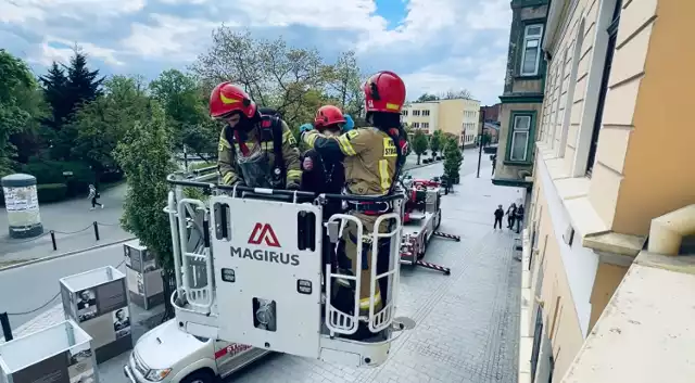 W Muzeum w Radomsku ćwiczyli strażacy z Komendy Powiatowej Państwowej Straży Pożarnej w Radomsku oraz OSP Folwarki. Przeprowadzono m.in. ewakuację pracowników