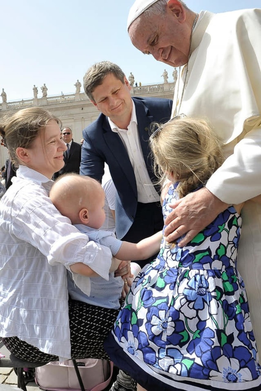 Papież Franciszek spotkał się w Watykanie z małą Marysią i jej rodziną