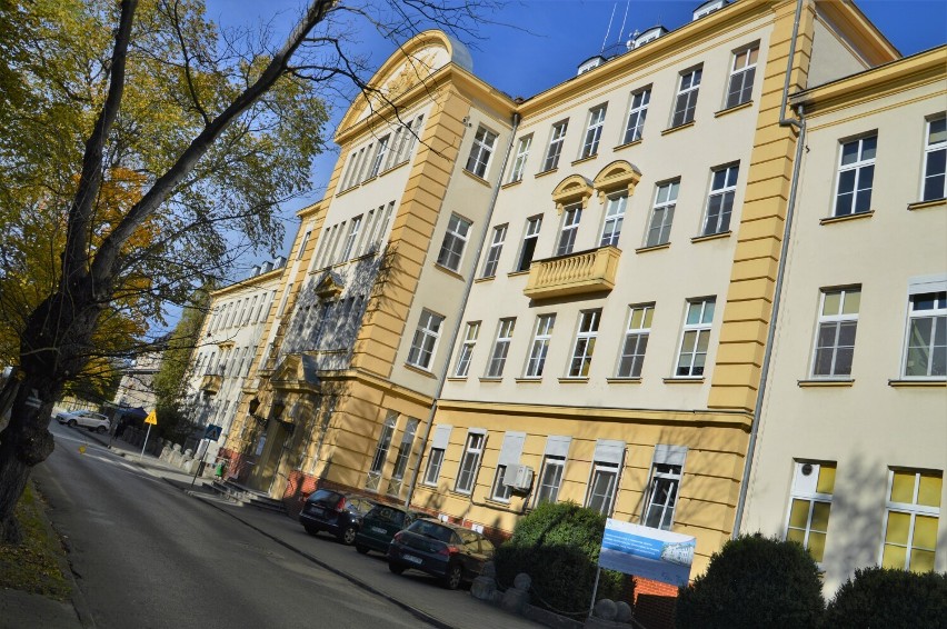 NAZWA: modernizacja budynku głównego Szpitala Powiatowego w...