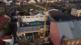 Mury nowej sali gimnastycznej olkuskiego „Mechanika” pną się do góry. Zobacz, jak postępują prace przy inwestycji wartej 15 milionów złotych