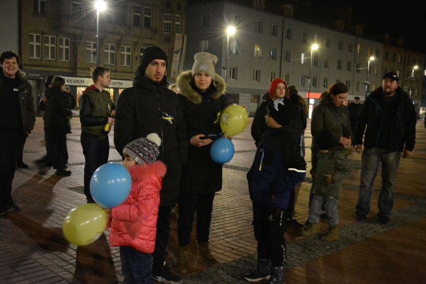 W czwartek, 24 lutego, tłumy pojawiły się na rynkach w...