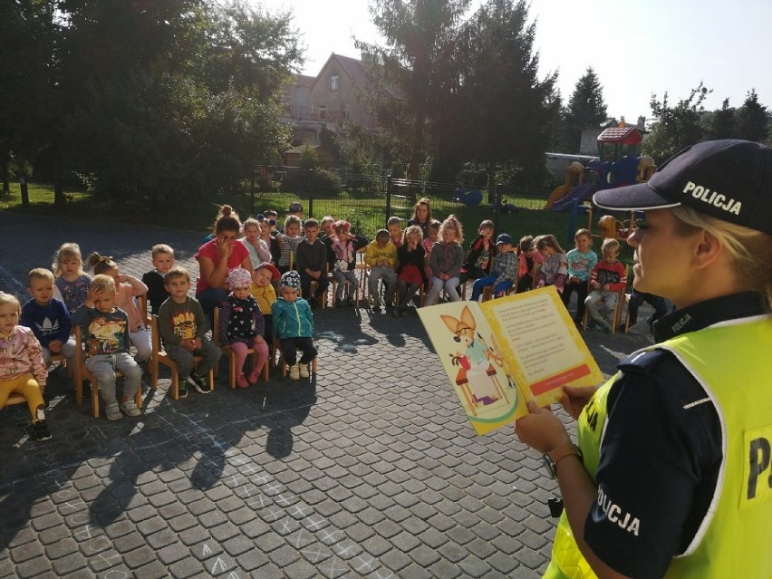 Nowodworska Policja czyta dzieciom – Ruch drogowy i bezpieczeństwo