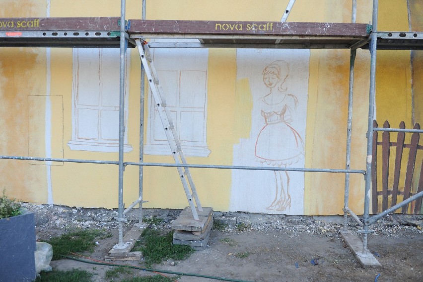 Mural na Śródce wykonała fundacja Puenta.