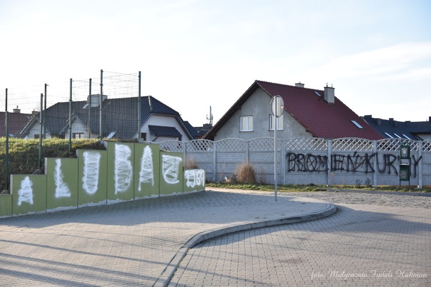 Wandale zdewastowali ogrodzenie stadionu Promienia Żary