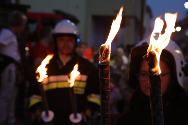 Uroczysta procesja ogniowa była najbardziej widowiskową częścią żorskiego Święta Ogniowego.