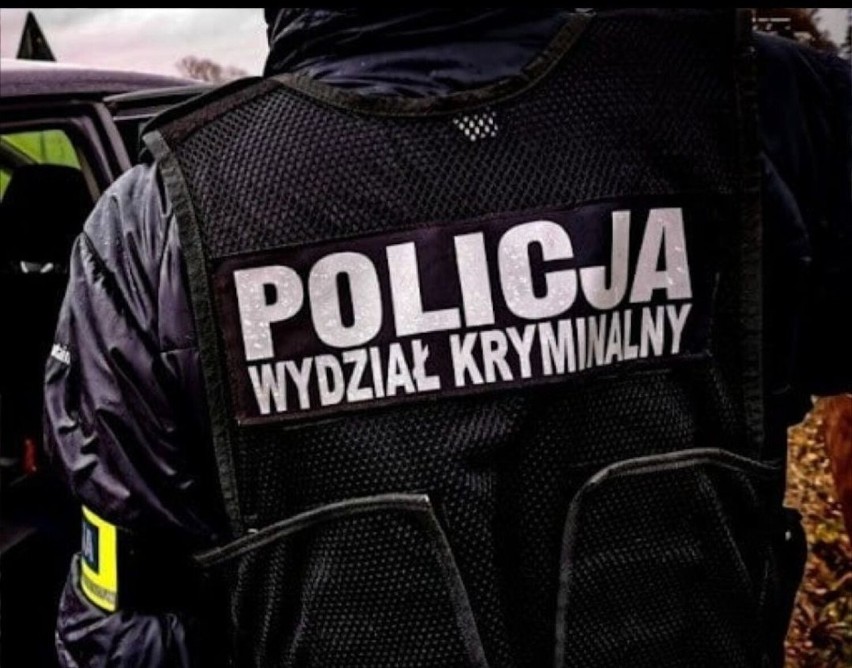 Policjanci znaleźli kilkaset porcji amfetaminy w mieszkaniu w Ostrołęce. 22.03.2023 zatrzymano dwie osoby