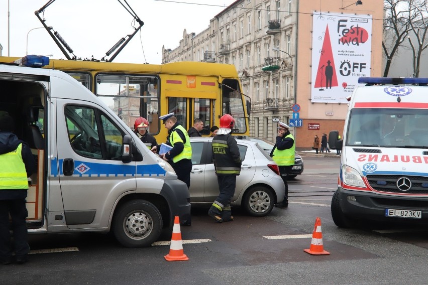 Wypadek na Kościuszki w Łodzi. Kobieta potrącona przez tramwaj [ZDJĘCIA]