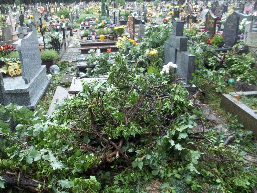 Cmentarz w Pszczynie zdewastowany po nawałnicy