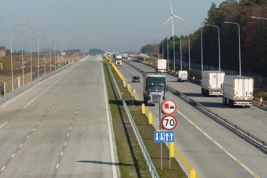 Budowa autostrady A1 między Radomskiem i Kamieńskiem na ukończeniu [ZDJĘCIA, FILM]
