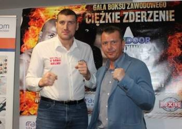 Mariusz Wach (z lewej) i promotor Mariusz Grabowski zapraszają na galę boksu w Radomiu.
