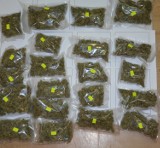 Policjanci przejęli narkotyki warte pół miliona złotych. Dwie osoby zatrzymane [FOTO, WIDEO]