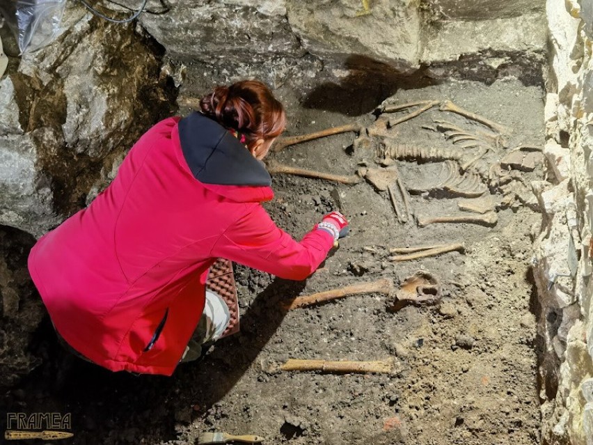Cmentarz - znalezione szkielety