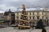 Choinka świąteczna w Bielsku-Białej uszkodzona przez silny wiatr [ZDJĘCIA]