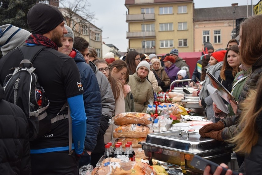 Gorlice. Wigilia na Rynku. Gorliczanie życzyli sobie Wesołych Świąt!