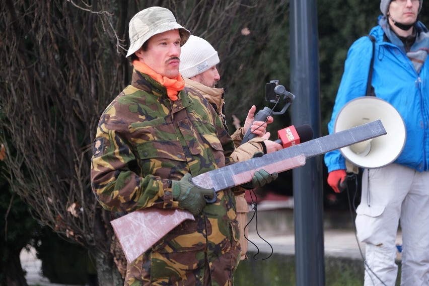 Protest w centrum Warszawy. "Stop rzezi dzików!". Trwa manifestacja przy rondzie de Gaulle'a