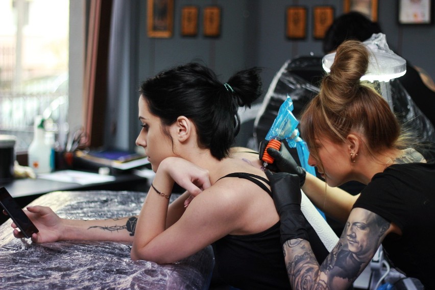 Dzień Kobiet 2018 w Dead Body Tattoo we Włocławku. Darmowe tatuaże dla Pań [zdjęcia]