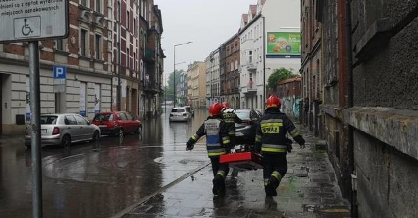 Ostrzeżenie IMGW. Intensywne deszcze w woj. śląskim. Możliwe burze, wichury, a nawet gradobicia. Na rzekach stany alarmowe 