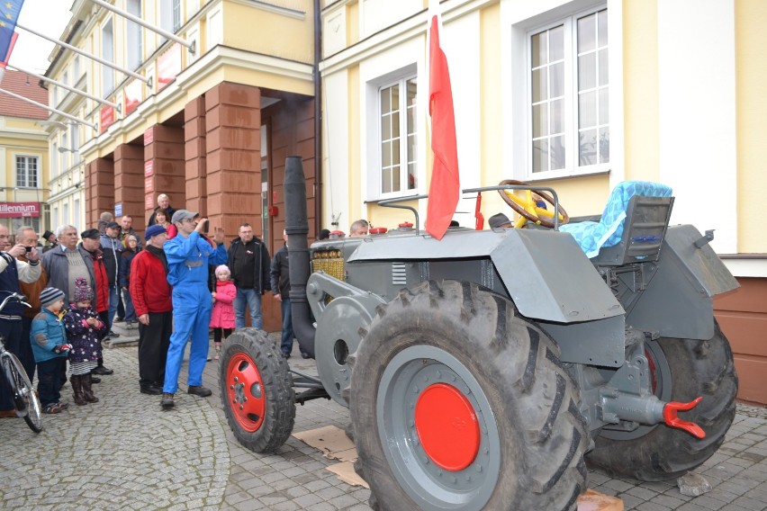 Pruszcz Gd.: Mieszkańcy oglądali uruchomionego ursusa [ZDJĘCIA]