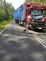 Zderzenie dwóch samochodów ciężarowych na trasie Ptusza - Płytnica