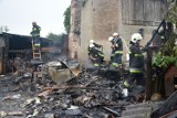 Pożar w Wałdowie. Budynek spłonął doszczętnie. Straty ok. 50 tys zł [zdjęcia]