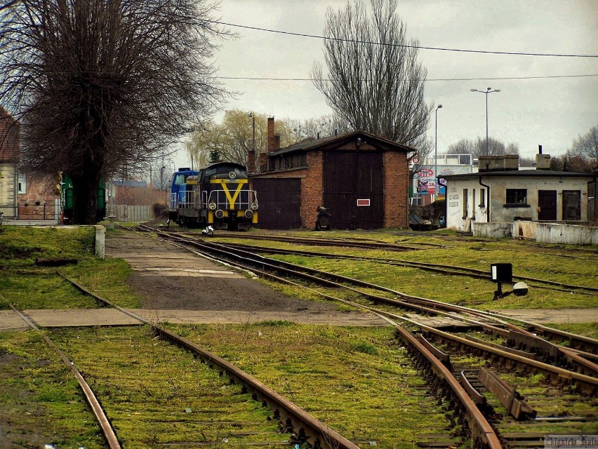 Miejsce w centrum miasta zmieniło się nie do poznania. Zobacz, jak wyglądały tereny pokolejowe w Pleszewie