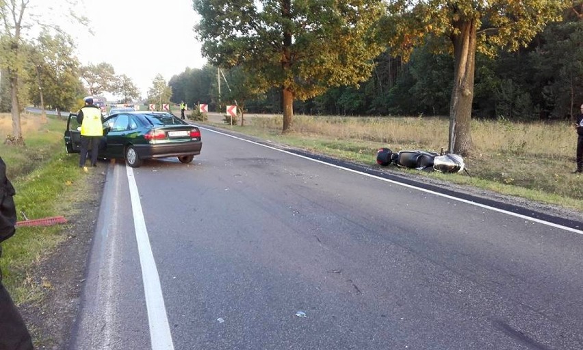 Wypadek koło Anielinia: Zderzenie samochodu z dwoma motocyklami [ZDJĘCIA]