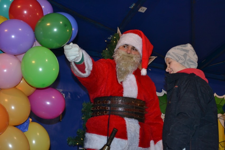 Człuchów. Mikołajki 2016 - najpierw przez osiedla potem na rynek