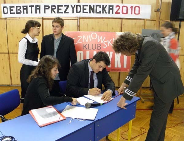 W Sosnowcu licealiści odpytali kandydatów na prezydenta miasta [Film + Zdjęcia]