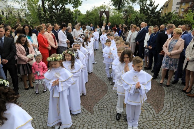 Czytaj dalej. Przesuwaj zdjęcia w prawo - naciśnij strzałkę lub przycisk NASTĘPNE