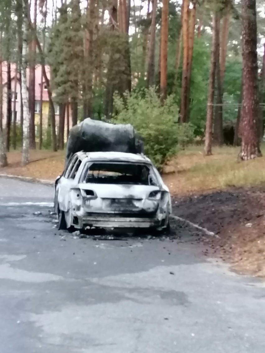 W Ciborzu doszczętnie spłonęło auto. Czy to podpalenie? 