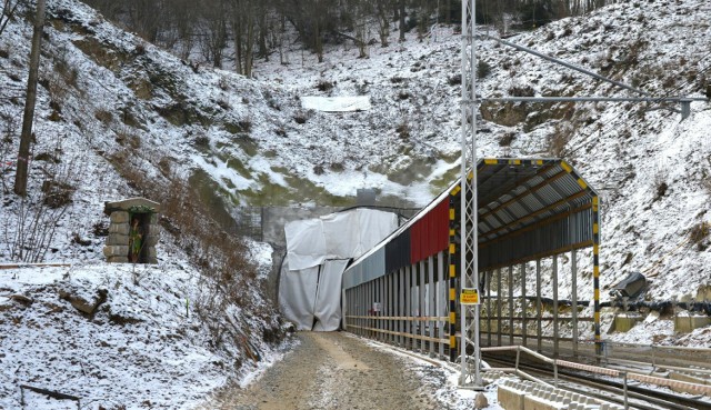 Widok tunelu od strony Trzcińska. Kliknij w galerię i zobacz inne zdjęcia z rozbudowy tunelu